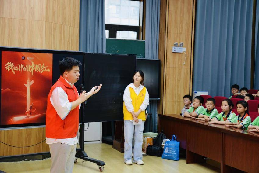 滨湖社区开展红色主题教育进校园活动.docx 滨湖社区开展红色主题教育进校园活动.docx